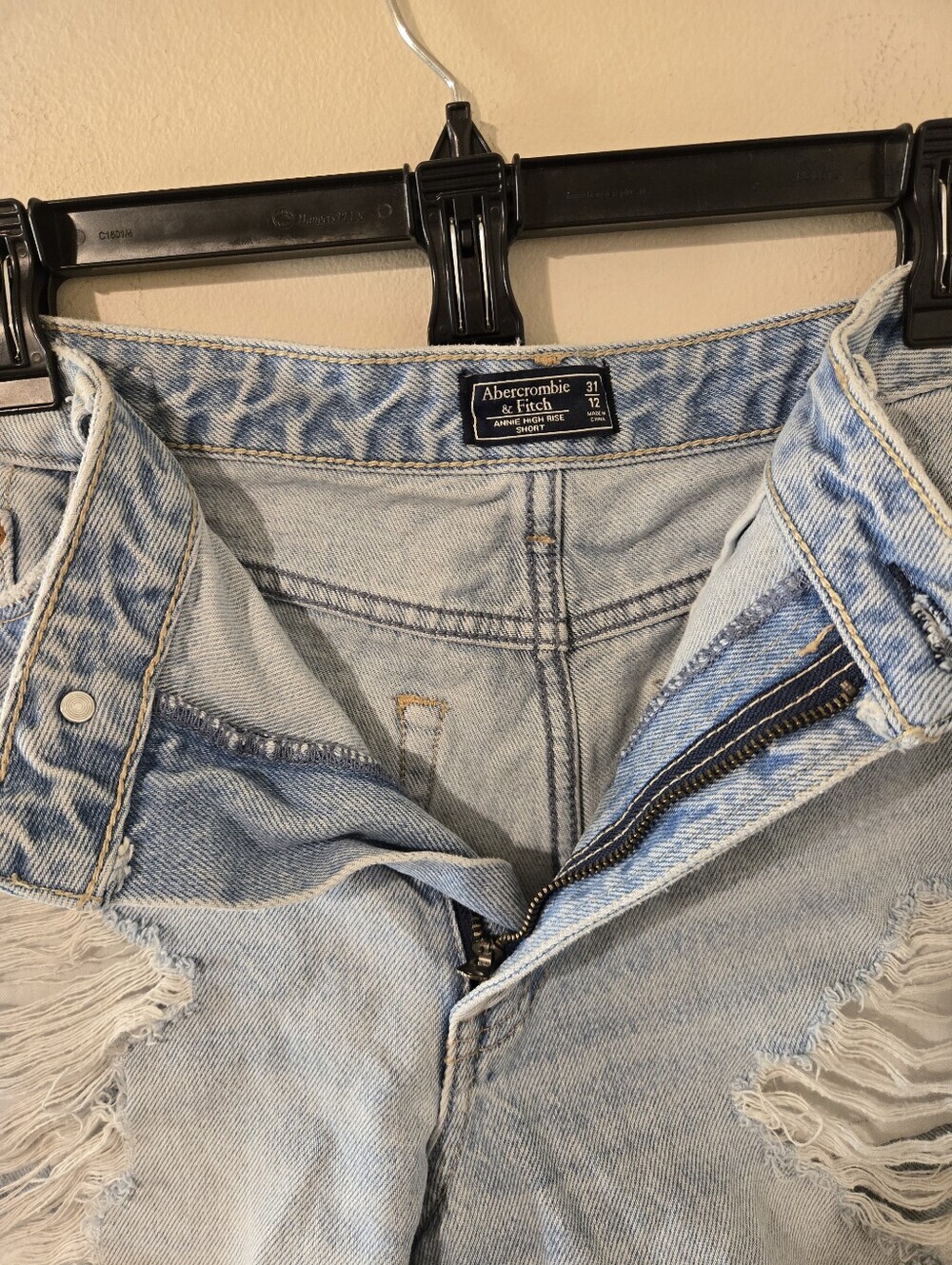 Abercrombie & Fitch Annie High Rise Distressed Denim Shorts Light WashSize 31/12 - Picture 5 of 9